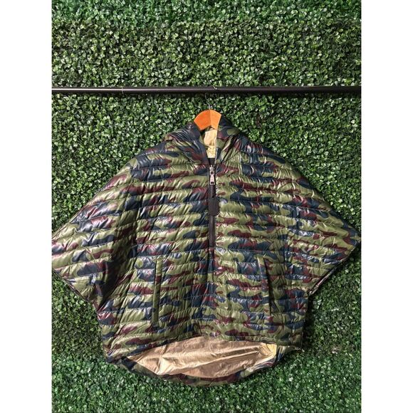 Think Royln Crop Hi Low Hoodie Poncho Green Camo Gold Duck Down XS/S NWT NEW - Picture 1 of 7
